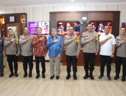 POLDA KEPRI TERIMA PENGHARGAAN DARI DUBES JEPANG ATAS PENANGKAPAN BURONAN DPO KEPOLISIAN KERAJAAN JEPANG