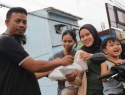 Forum Jurnalis Medan Tuntungan Bersama Camat dan Tokoh Pemuda Bagi-bagi Takjil