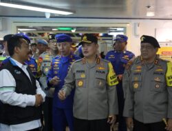 Kabaharkam Polri Cek Arus Lalu Lintas Penyebrangan di Merak