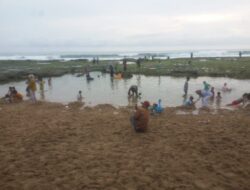 Destinasi Wisata Pantai Pasir Putih Cihara Dipadati Pengunjung