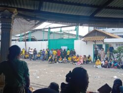 DI PHK, BURUH PT. SAMAWOOD UTAMA WORK INDUSTRI UNJUK RASA DAMAI. 