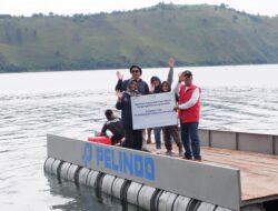 Pelindo Serahkan Bantuan Kapal Rakit Pengangkut dan Mesin Penghancur Enceng Gondok di Sibea-Bea, Samosir