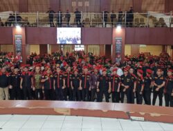 H. Zulfikar Sekjen DPP Grib Jaya Berikan SK Ketua DPD Grib Jaya Sulsel Muh. Amin.