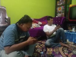 Redaksi Media Ngopi Bareng Bersama dengan Tim Jurnalis Hamparan Perak.