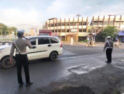 Musim Hujan, Satlantas Polres Lhokseumawe Imbau Pengendara Waspada di Jalan Raya