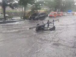 Hujan Deras Guyur Kota Medan, Jalan Jamin Ginting Terendam Banjir.