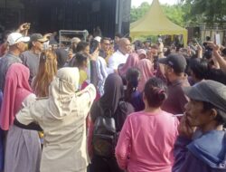 Warga Komplek Veteran Medan Estate Blokade Jalan Tolak Penggusuran, DPRD Deli Serdang Turun Tangan