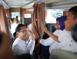 Wali Kota Medan Rico Tri Putra Bayu Waas melepas ribuan masyarakat yang menjadi peserta Mudik Gratis Pemko Medan 2025