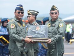 Kasad Dianugerahi Wing Kehormatan Penerbang Kelas 1 TNI AU