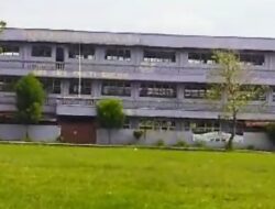 SEKEPING RINDU DI HALAMAN SEKOLAH YANG SUNYI