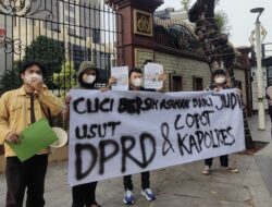 Mahasiswa Asahan di Jakarta Geruduk Kantor Mabes Polri, Minta KAPOLRI Turun Tangan Usut tersangka Kasus Judi oleh Anggota DPRD dan Mencopot Jabatan Kapolres Asahan.