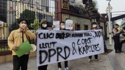 Mahasiswa Asahan di Jakarta Geruduk Kantor Mabes Polri, Minta KAPOLRI Turun Tangan Usut tersangka Kasus Judi oleh Anggota DPRD dan Mencopot Jabatan Kapolres Asahan.
