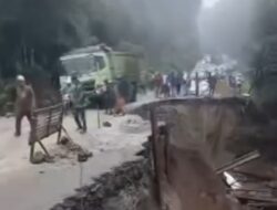 Jalan Nasional Perbatasan Dairi-Karo Longsor, Arus Lalu Lintas Lumpuh Total