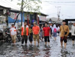 Zulham Efendi DPRD Kota Medan Dampingi Ir. Tifatul Sembiring Anggota DPR RI, Tinjau Banjir Rob di Bagan. 