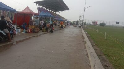 Panitia Turnamen Linda Cup 2025 Sibuk, Stadion Mini Jaga Lautan Diguyur Hujan