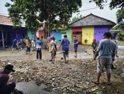 Warga Kampung Kemiri Gelar Gotong Royong Betonisasi Halaman MBG secara Mandiri