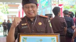 Kepala Kejaksaan Negeri Gianyar Raih Penghargaan Terbaik Program Jaga Desa