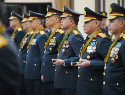 Kapolda Sumut Irjen Pol Whisnu Hermawan Terima Tanda Kehormatan Bintang Bhayangkara Pratama dari Kapolri