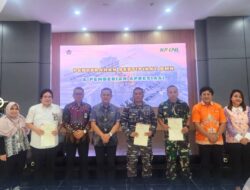 Kantor Pertanahan Kabupaten Serdang Bedagai Serahkan Sertipikat Barang Milik Negara Kepada Perwakilan Pengadaan Tanah Jalan Tol 