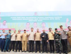 Kasdam XIX/Tuanku Tambusai Hadiri Panen Raya Padi dan Pelantikan Pengurus DPD HKTI Provinsi Riau