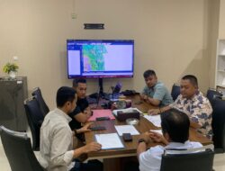 Kepala Seksi Survei dan Pemetaan Kantor Pertanahan Kabupaten Serdang Bedagai Berkoordinasi Dan Konsultasi Bersama Kepala Bidang Survei dan Pemetaan.